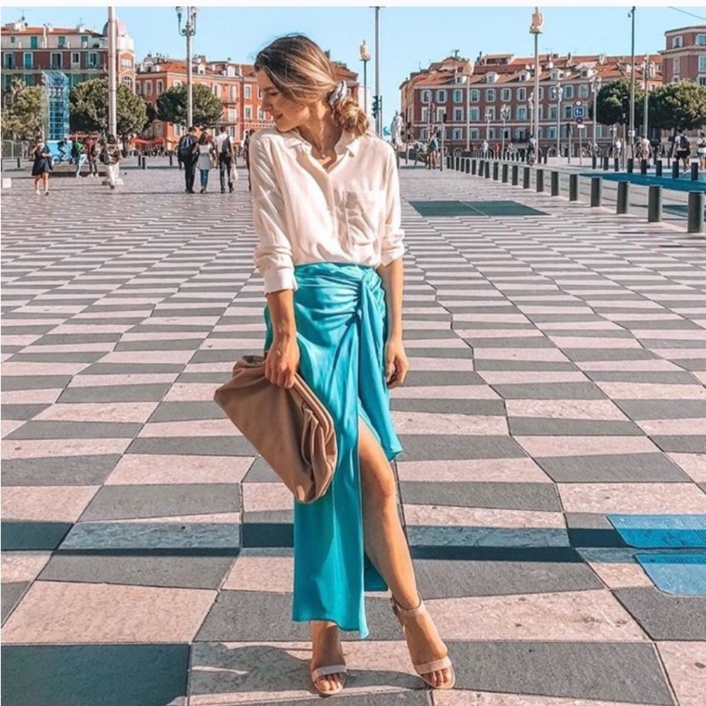 Brand 🆕 no tag turquoise Zara Blogger Favorite Satin Skirt